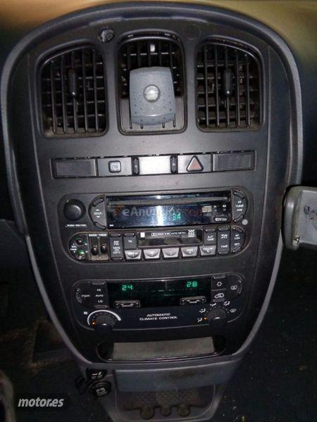 Chrysler Voyager LX 2.5 CRD de 2004 con 177.121 Km por 1.980 EUR. en Toledo