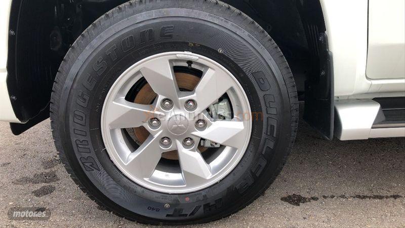 Mitsubishi L 200 DC 220 DID MPro de 2021 por 29.295 EUR. en Madrid