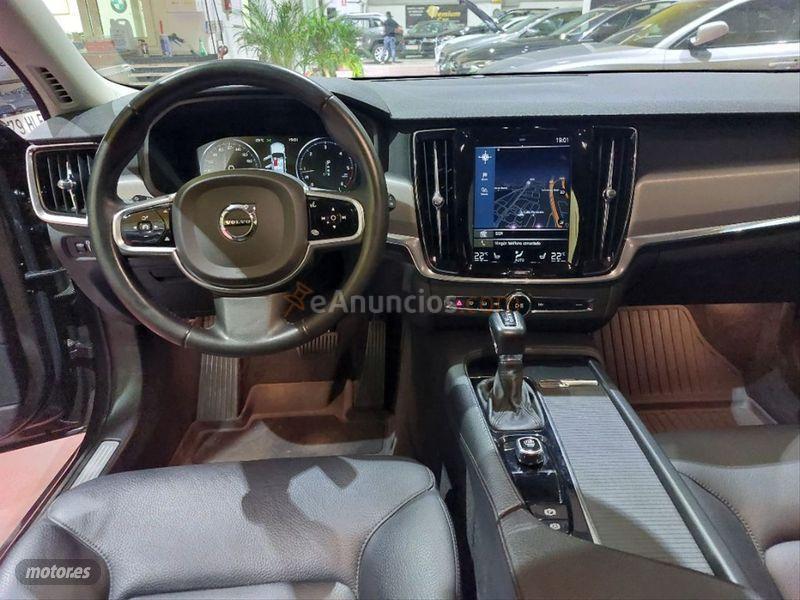 Volvo V 90 2.0 D3 Momentum Auto de 2018 con 99.000 Km por 25.490 EUR. en Madrid