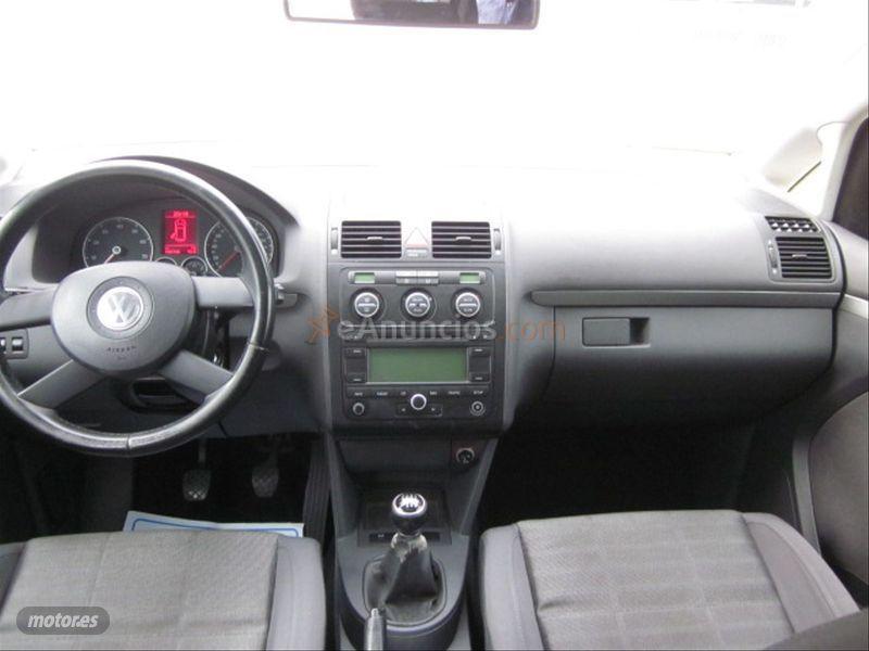 Volkswagen Touran 1.6 FSI Traveller de 2006 con 186.000 Km por 5.500 EUR. en Malaga