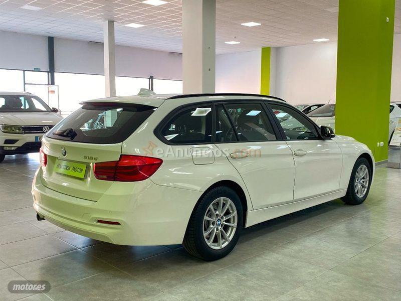 BMW Serie 3 318d Touring de 2017 con 73.000 Km por 23.400 EUR. en Malaga