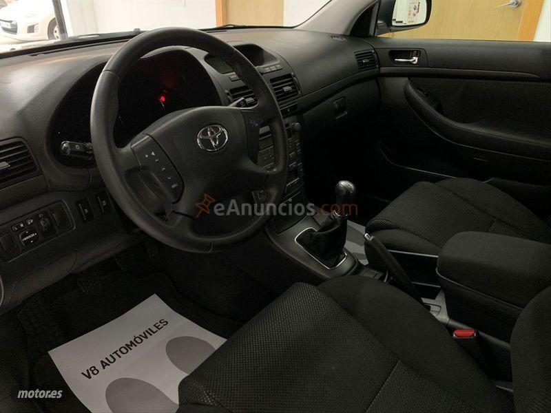 Toyota Avensis 2.0 D4D EXECUTIVE de 2004 con 204.000 Km por 3.900 EUR. en Valencia