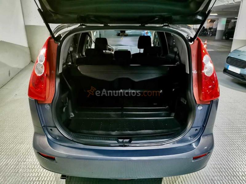 Mazda 5 Monovolumen 7 plazas. Pegatina verde. Perfecto. 