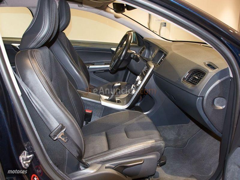 Volvo V 60 2.0 D3 Momentum de 2017 con 98.000 Km por 19.990 EUR. en Cadiz