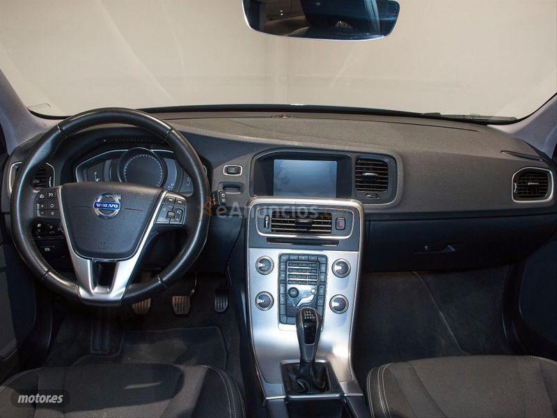 Volvo V 60 2.0 D3 Momentum de 2017 con 98.000 Km por 19.990 EUR. en Cadiz