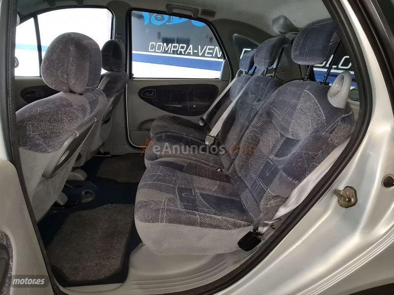 Renault Scenic CONFORT DYNAMIQUE 1.9DCI de 2003 con 280.000 Km por 1.490 EUR. en Asturias