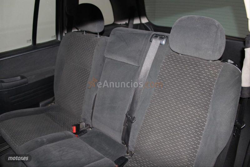 Opel Zafira 2.0 Dti 16v Blue Line de 2004 con 180.000 Km por 1.990 EUR. en Barcelona