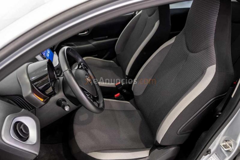 Toyota Aygo 1.0 70 x-play