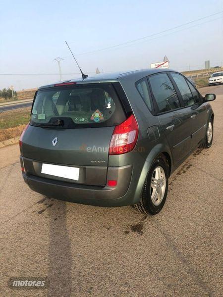 Renault Scenic CONFORT AUTHENTIQUE 1.6 16V de 2004 con 438.000 Km por 2.000 EUR. en Badajoz