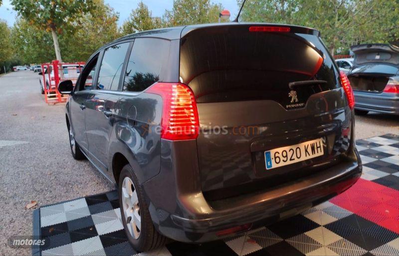 Peugeot 5008 Active 1.6 eHDI 115 FAP ETG6 Blue Lion de 2013 con 80.000 Km por 11.600 EUR. en Madrid