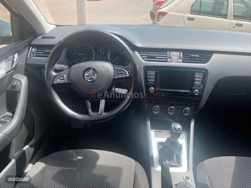 Skoda Octavia Combi 1.6 TDI CR 110 Ambition Greenline de 2016 con 187.000 Km por 10.500 EUR. en Almeria