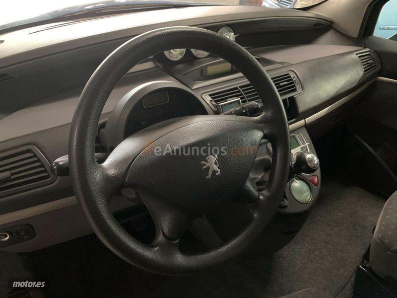 Peugeot 807 ST 2.0 HDI de 2003 con 230.000 Km por 3.900 EUR. en Barcelona