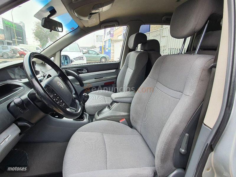 Ssangyong Rodius 270Xdi Limited de 2007 con 168.000 Km por 6.500 EUR. en Madrid
