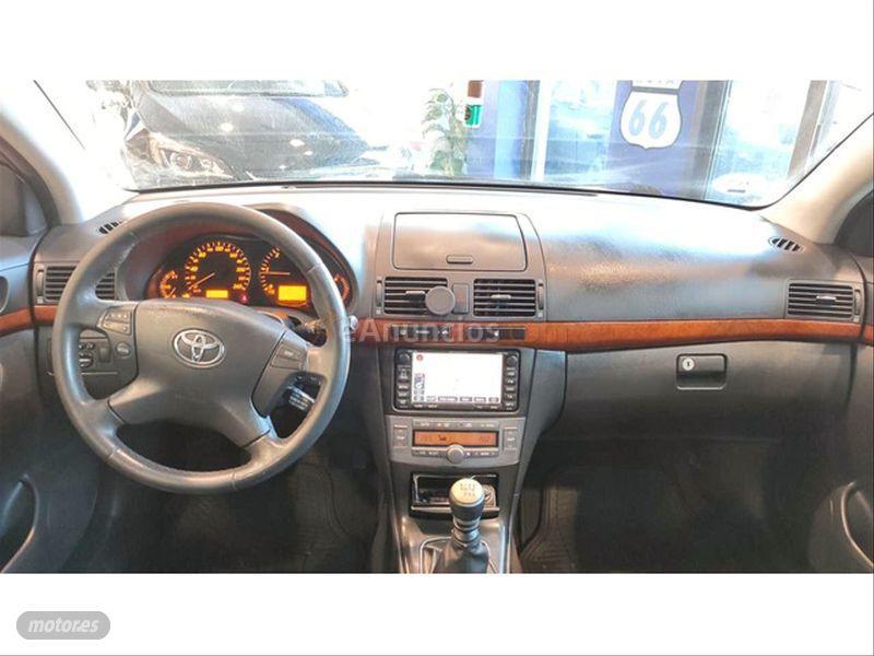 Toyota Avensis 2.2 D4D Sol Wagon de 2007 con 329.000 Km por 3.500 EUR. en Madrid