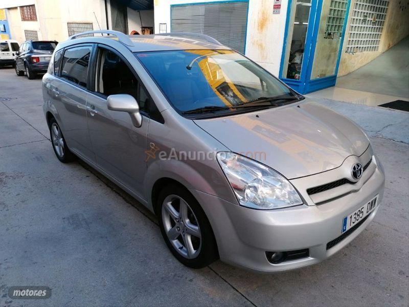 Toyota Corolla Verso 2.2 D4D 136cv Sol de 2006 con 115.000 Km por 5.600 EUR. en Salamanca