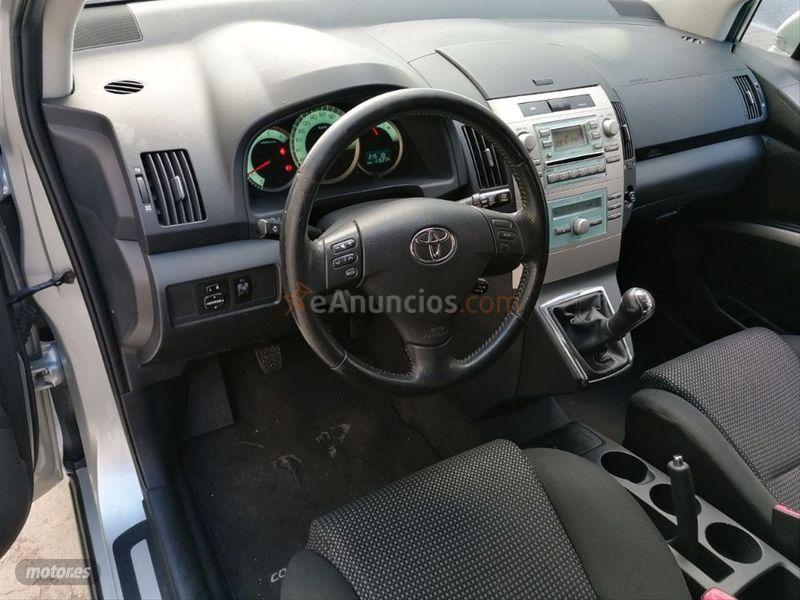 Toyota Corolla Verso 2.2 D4D 136cv Sol de 2006 con 115.000 Km por 5.600 EUR. en Salamanca