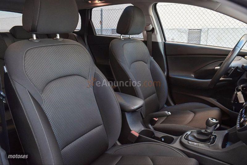 Hyundai i30 CW 1.6 CRDi 81kW 110CV Tecno Sky DCT de 2017 con 111.900 Km por 16.900 EUR. en Madrid