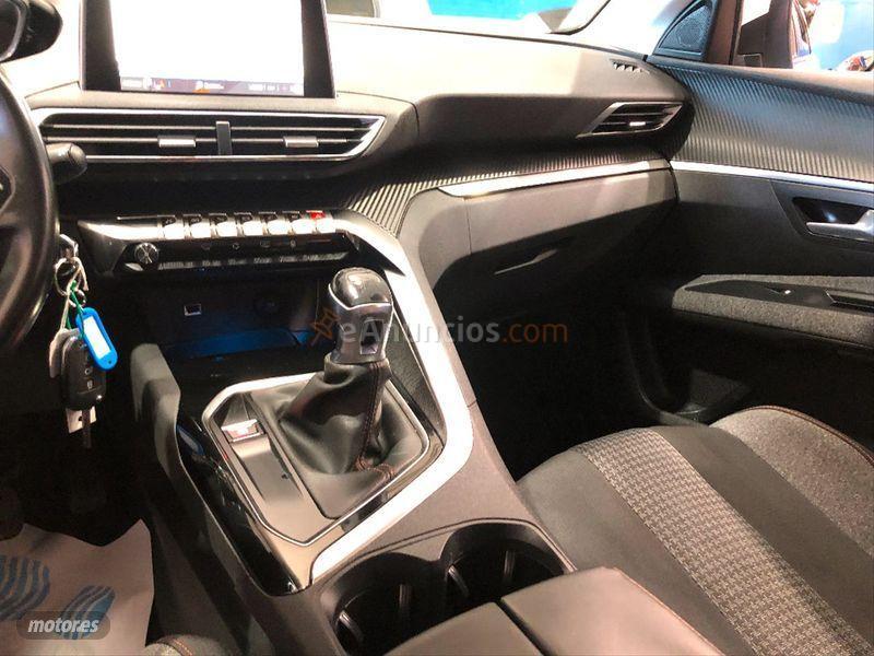 Peugeot 5008 Allure 1.6 BlueHDi 88KW 120CV de 2017 con 218.000 Km por 16.999 EUR. en Salamanca