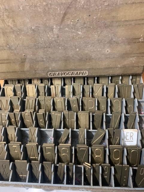 Diverso material para cerrajería.