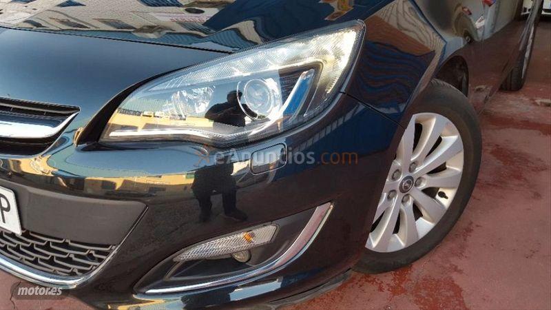 Opel Astra 1.7 CDTi SS 110 CV Excellence ST de 2013 con 154.000 Km por 8.999 EUR. en Madrid