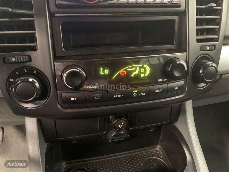 Ssangyong Rodius 270Xdi Limited de 2005 con 182.010 Km por 5.500 EUR. en Sevilla