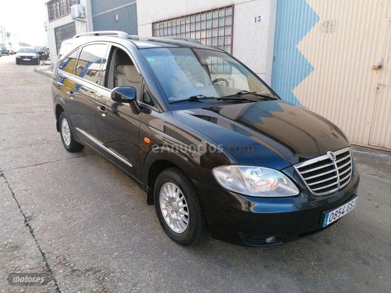 Ssangyong Rodius 270Xdi de 2009 con 110.000 Km por 6.900 EUR. en Salamanca