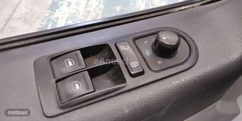 Volkswagen Transporter Kombi PRO Largo TA 2.0 TDI BMT 140CV de 2015 con 176.000 Km por 23.800 EUR. en Valencia