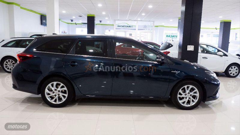 Toyota Auris 1.8 140H Active Touring Sports de 2016 con 165.998 Km por 10.500 EUR. en Almeria