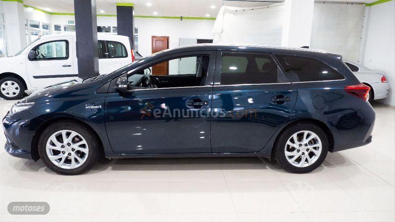 Toyota Auris 1.8 140H Active Touring Sports de 2016 con 165.998 Km por 10.500 EUR. en Almeria