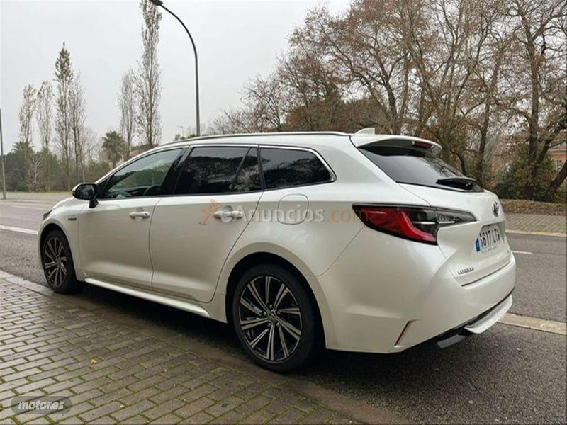 Toyota Corolla 2.0 180H STYLE ECVT TOURING SPORT de 2021 con 1.999 Km por 25.990 EUR. en Barcelona