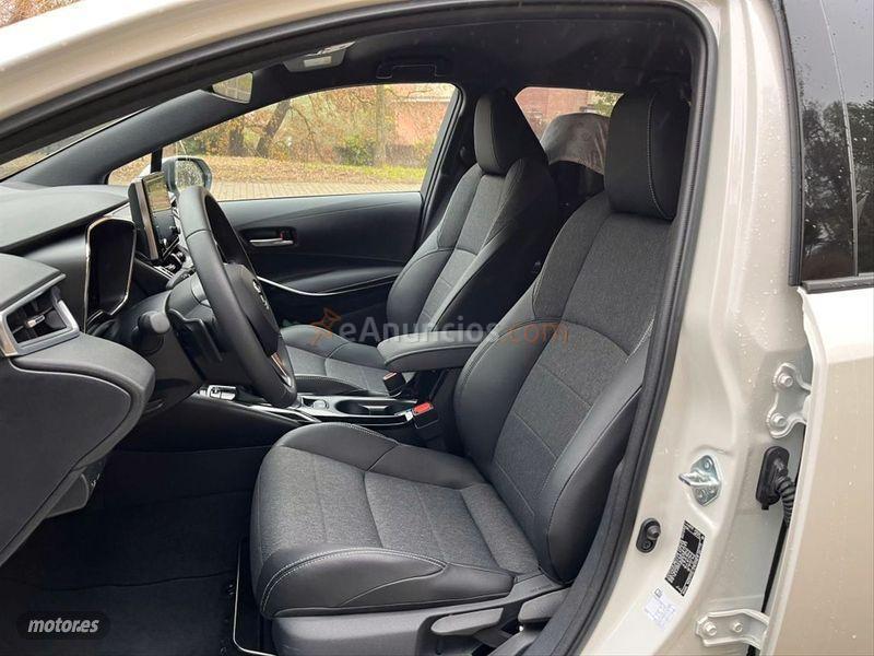 Toyota Corolla 2.0 180H STYLE ECVT TOURING SPORT de 2021 con 1.999 Km por 25.990 EUR. en Barcelona