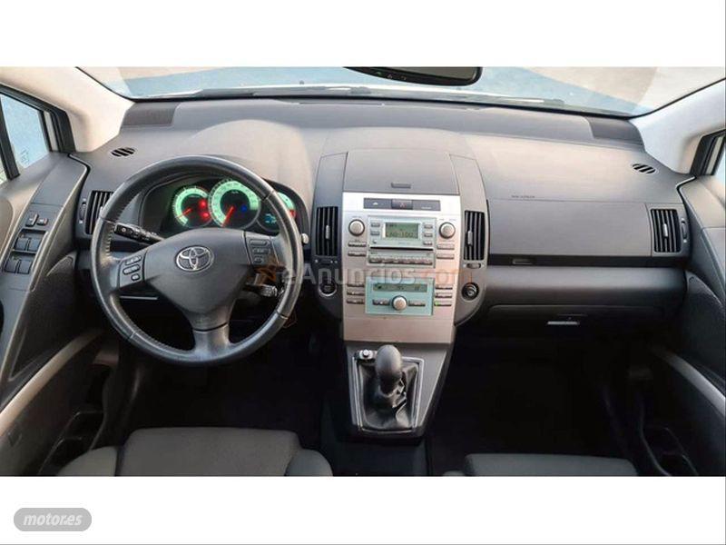 Toyota Corolla Verso 2.0 D4D Luna de 2005 con 319.000 Km por 3.500 EUR. en Madrid