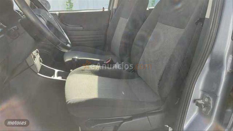 Opel Zafira 2.0 Dti 16v Edicion Especial de 2005 con 225.000 Km por 2.500 EUR. en Madrid