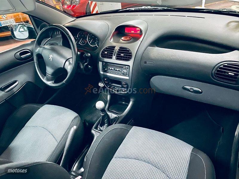 Peugeot 206 CC 2.0 de 2005 con 179.000 Km por 3.499 EUR. en Madrid