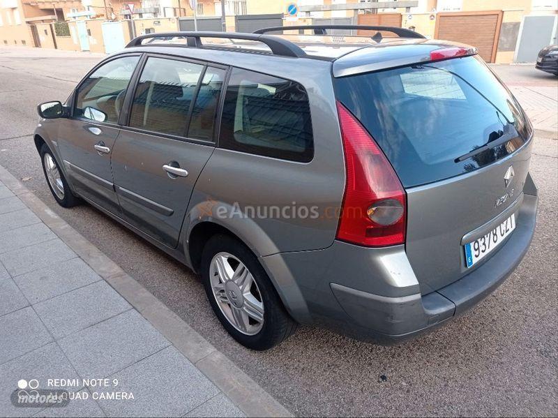 Renault Megane GRAND TOUR LUXE DYNAMIQUE 1.9DCI de 2004 con 271.000 Km por 1.299 EUR. en Madrid
