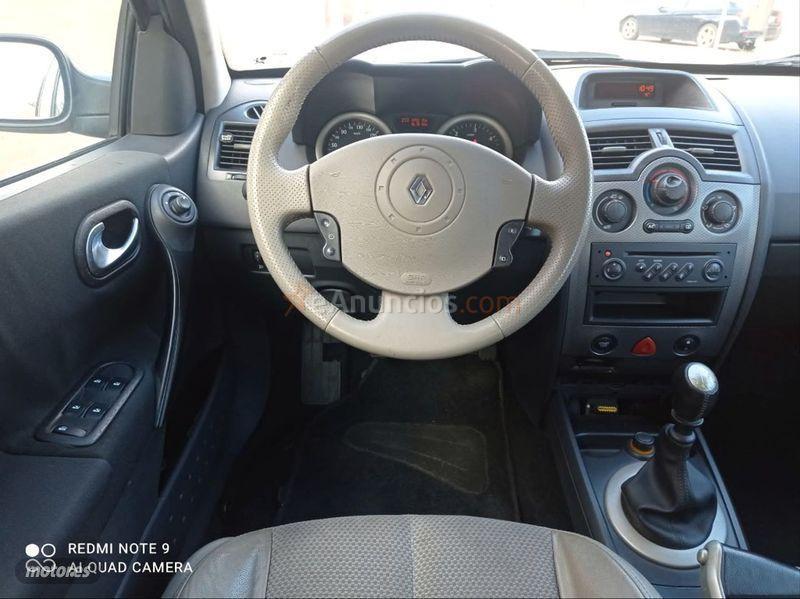 Renault Megane GRAND TOUR LUXE DYNAMIQUE 1.9DCI de 2004 con 271.000 Km por 1.299 EUR. en Madrid