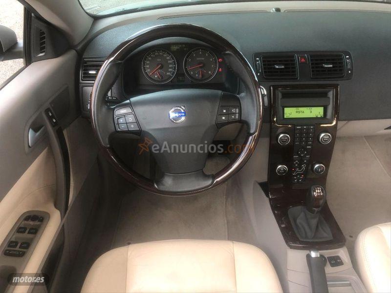 Volvo C 70 2.4 140cv Summum de 2006 con 92.900 Km por 10.900 EUR. en Malaga
