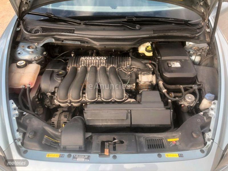 Volvo C 70 2.4 140cv Summum de 2006 con 92.900 Km por 10.900 EUR. en Malaga