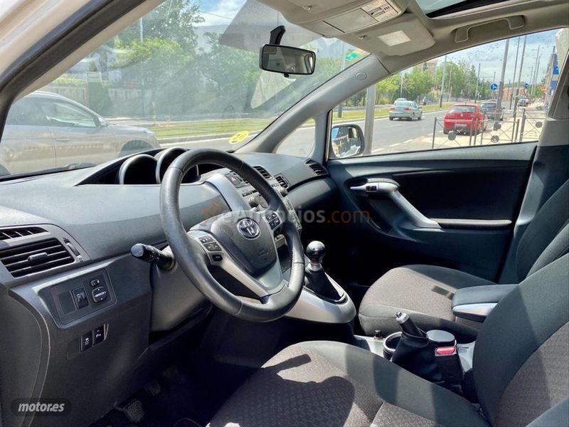 Toyota Verso 2.0 D4D Advance 7pl. de 2012 con 200.000 Km por 6.490 EUR. en Jaen