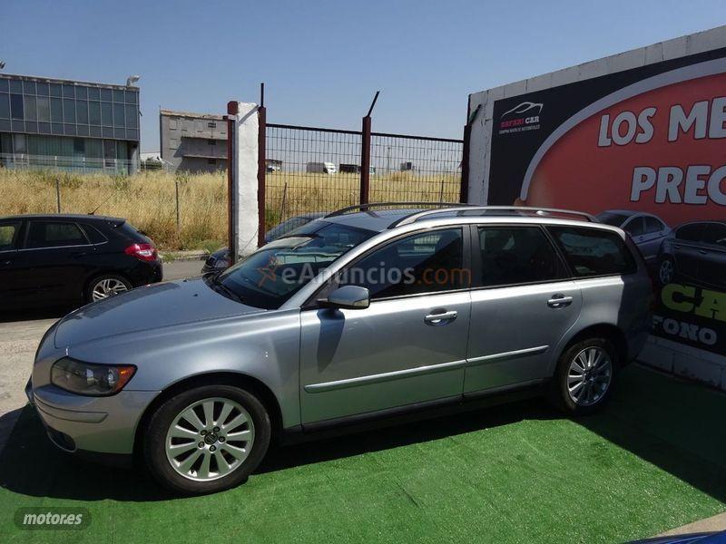 Volvo V 50 2.0D Momentum de 2006 con 233.000 Km por 4.100 EUR. en Madrid