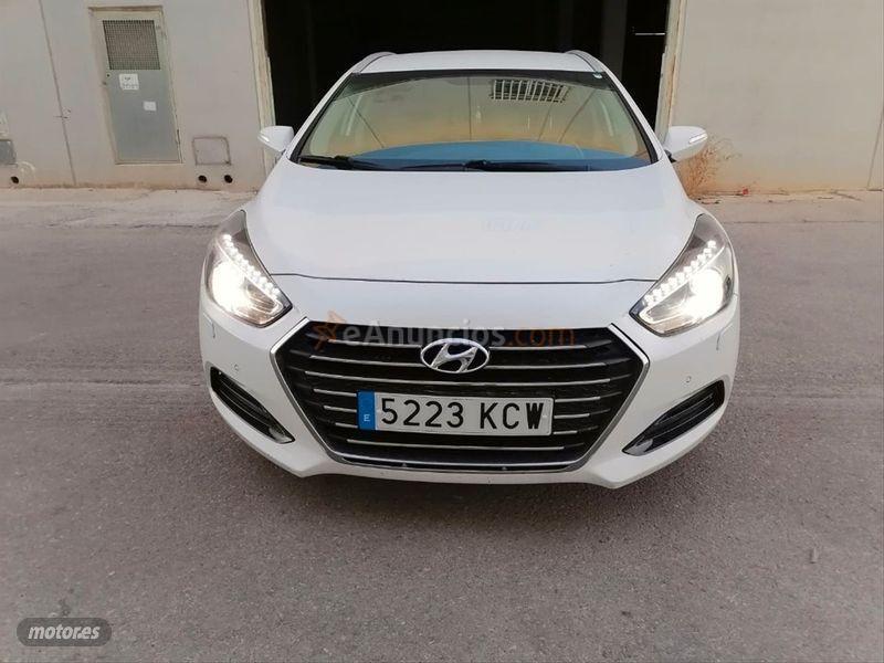 Hyundai i40 CW 1.7CRDi 104kW 141CV BlueDrive Tecno de 2017 con 195.000 Km por 10.900 EUR. en Valencia