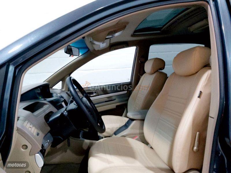 Ssangyong Rodius 270Xdi Limited de 2010 con 168.000 Km por 6.800 EUR. en Sevilla