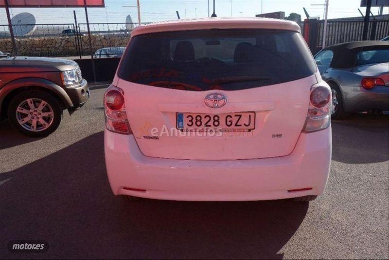 Toyota Verso 2.0 D4D Active 7pl. de 2010 con 410.000 Km por 3.990 EUR. en Valencia