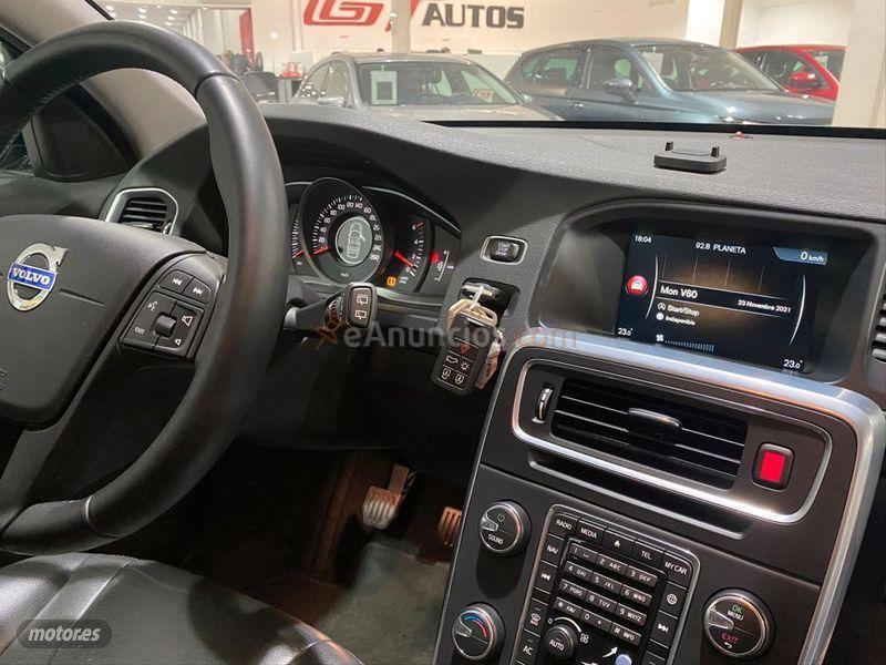 Volvo V 60 2.0 D3 Kinetic Auto de 2016 con 82.000 Km por 19.990 EUR. en Malaga