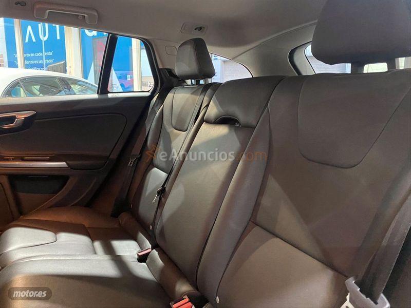 Volvo V 60 2.0 D3 Kinetic Auto de 2016 con 82.000 Km por 19.990 EUR. en Malaga