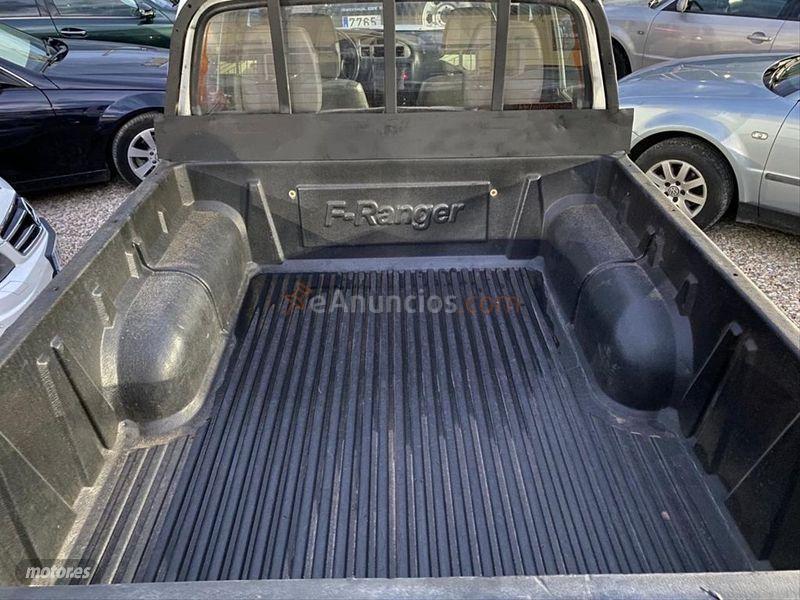 Ford Ranger 2.5 TDi Doble Cabina de 2004 con 254.000 Km por 6.490 EUR. en Jaen