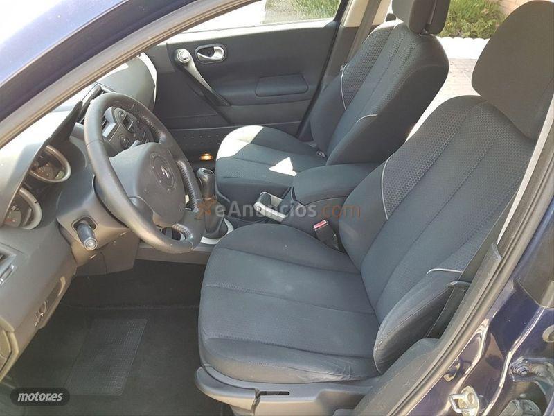 Renault Megane GRAND TOUR CONFORT EXPRESSION 1.6 16V de 2004 con 210.000 Km por 2.350 EUR. en Madrid