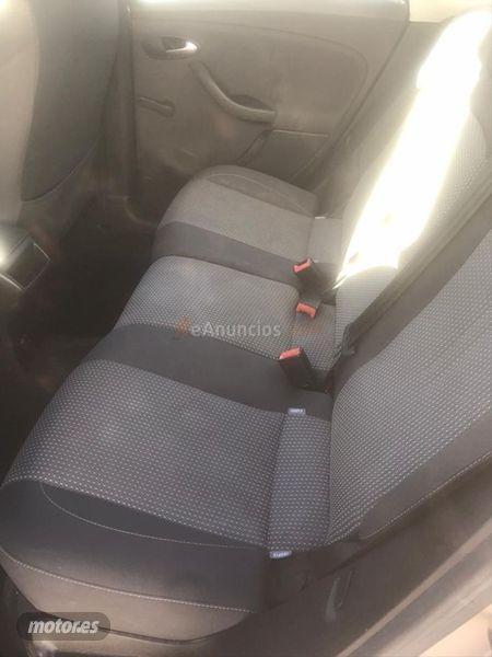 Seat Altea XL 1.6 102cv GLP Reference de 2012 con 290.000 Km por 3.600 EUR. en Badajoz