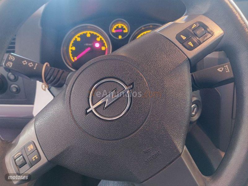 Opel Zafira Cosmo 1.9 CDTi 8v 120 CV de 2006 con 244.000 Km por 1.999 EUR. en Badajoz