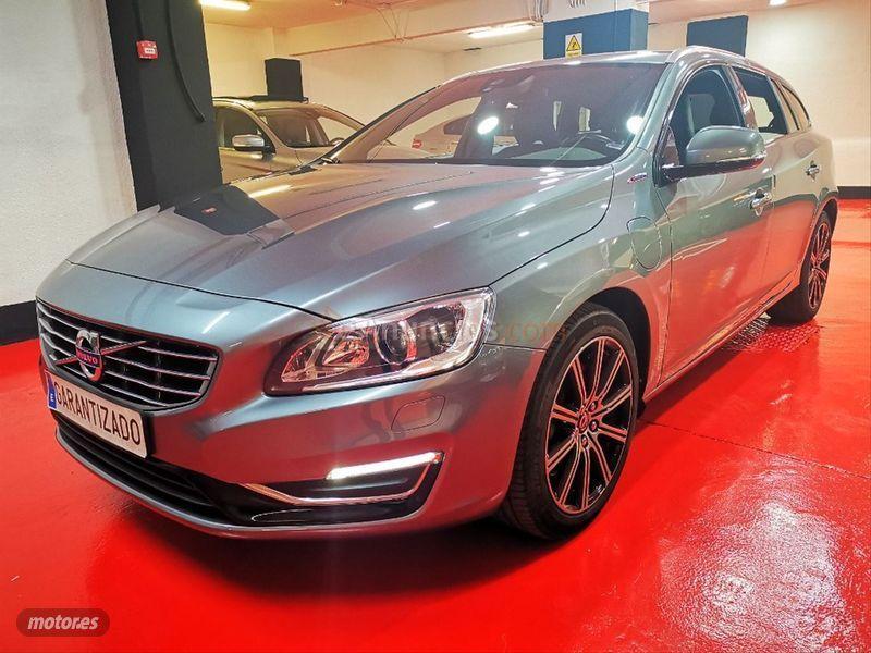 Volvo V 60 2.4 D5 Twin AWD Summum Auto de 2017 con 96.000 Km por 21.000 EUR. en Madrid